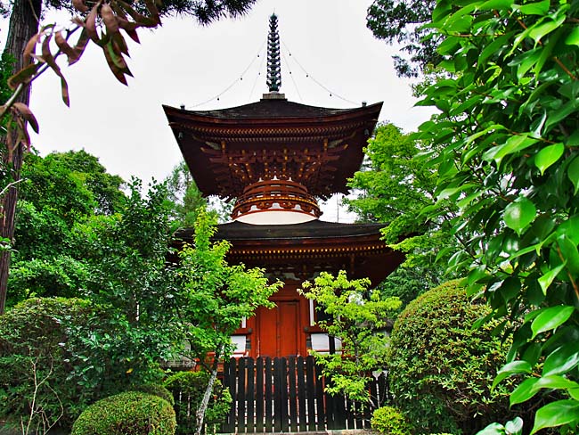 　多宝塔です。万治２年(1659)に、仁和寺から移築しなものです。　