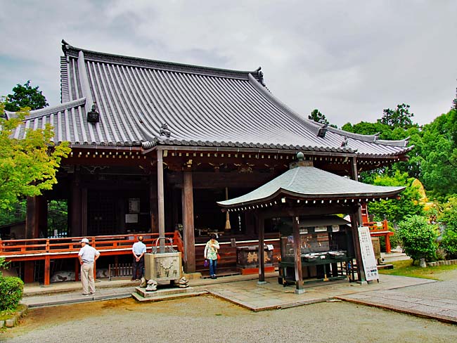 　久米寺の本堂です。寛文３年(1663)の建立です。　