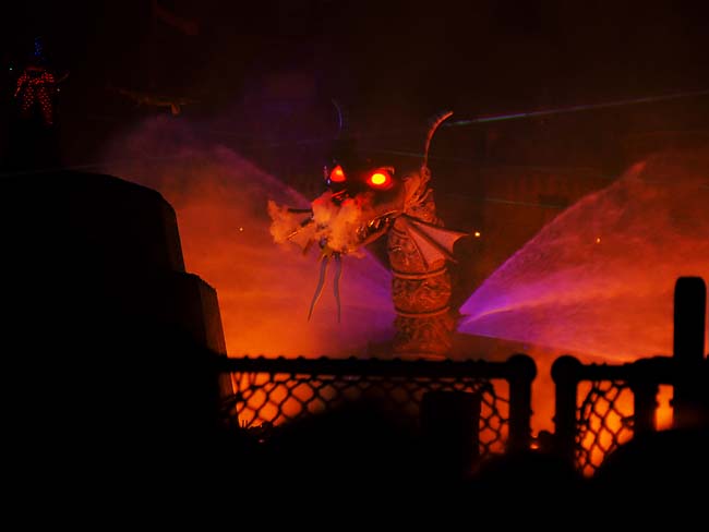 　龍が現れます。　